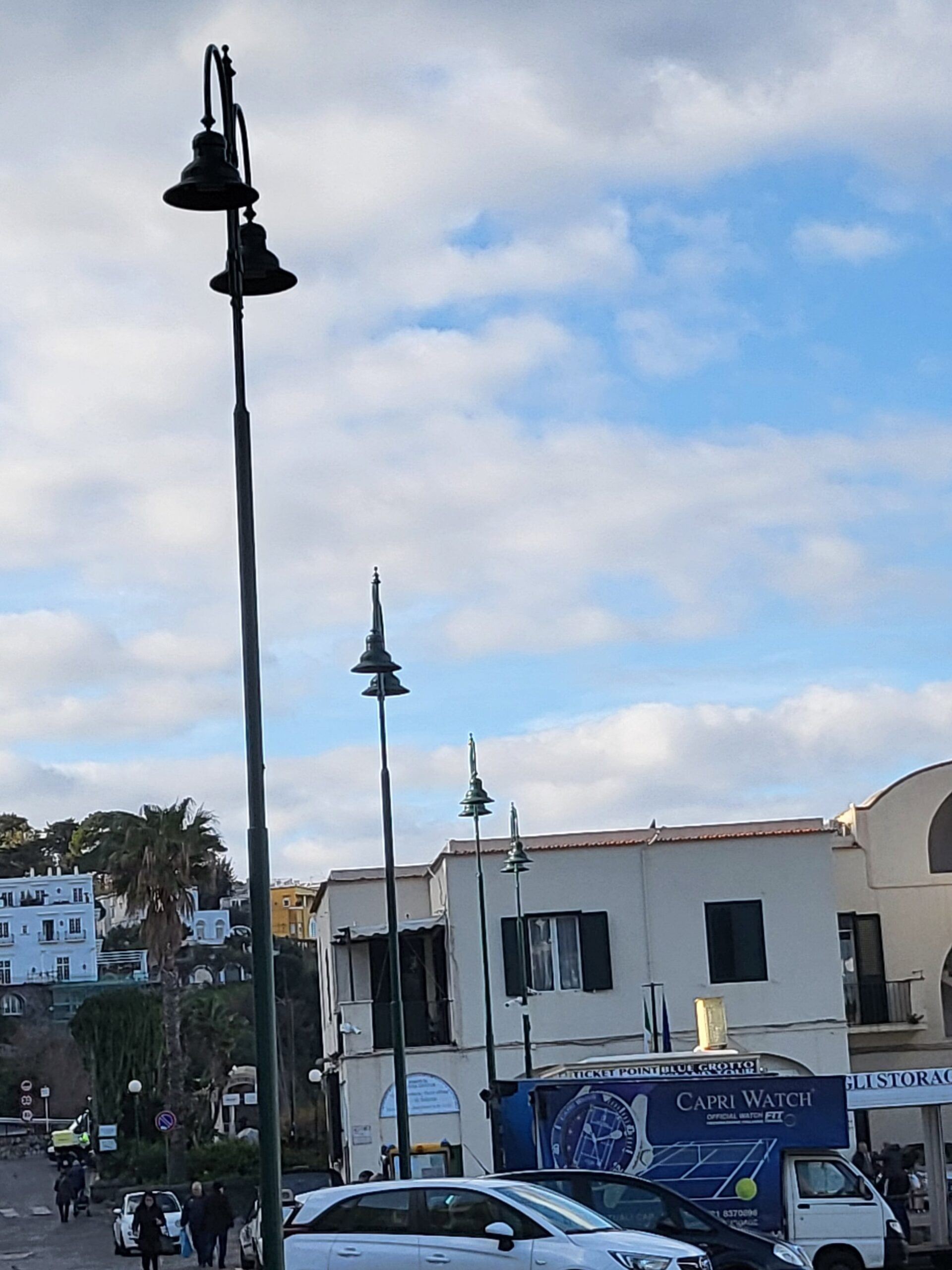 Nuovi pali di pubblica illuminazione a Marina Grande, Capri